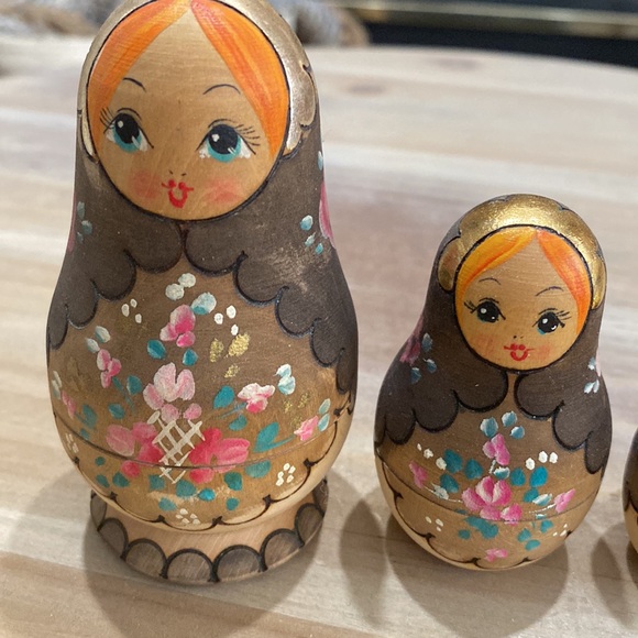 Vintage Russian nesting dolls, set of five - Picture 3 of 11